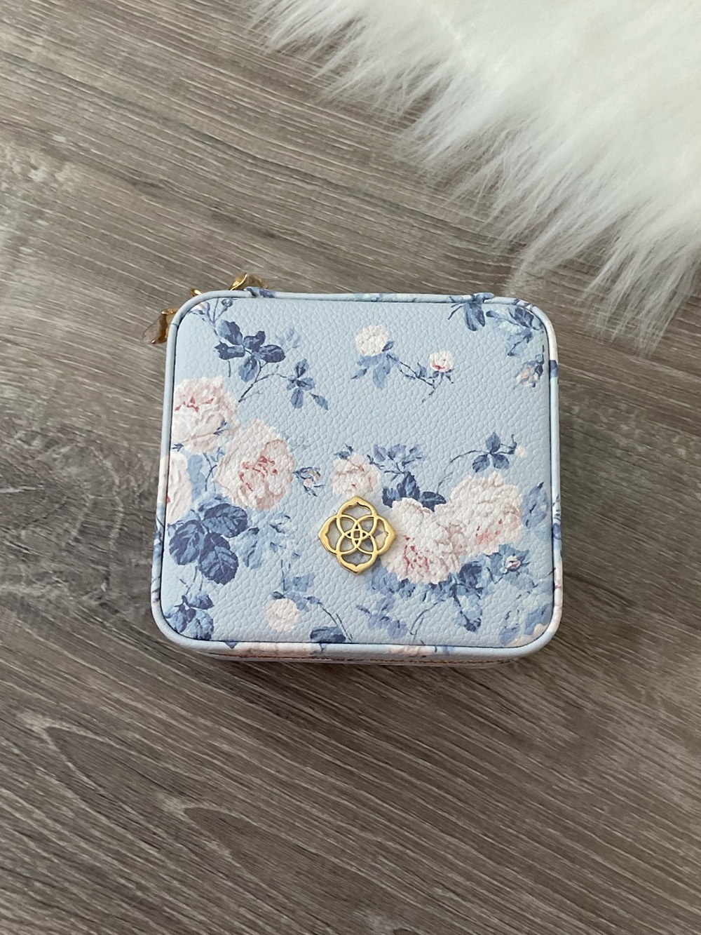 💙🩵 Kendra Scott x LoveShackFancy Blue Small Zip Jewelry Case - Picture 3 of 8